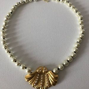 Mermaid shell and pearl necklace choker
